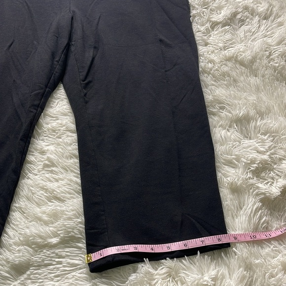 T By Talbots Capris - Picture 4 of 9